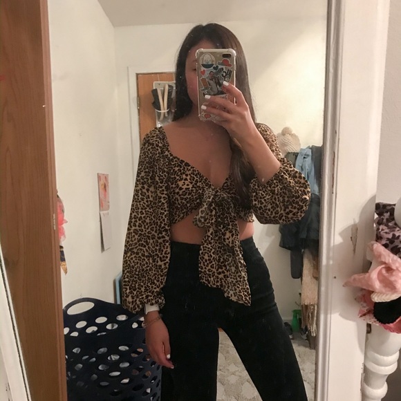 Audrey 3+1 Leopard Tie Crop Top - Picture 4 of 6